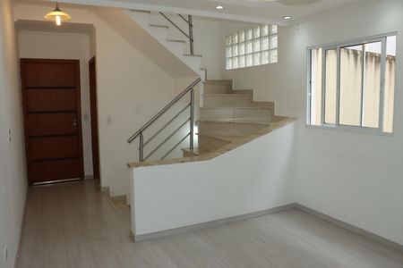 Casa de Condomínio para alugar com 3 quartos, 129m² em Jardim Rosalina, Cotia