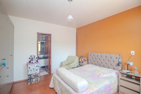 Casa à venda com 180m², 3 quartos e sem vaga Casa à venda com 180m², 3 quartos e sem vagaSuite