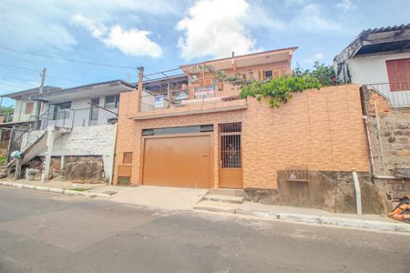 Casa à venda com 180m², 3 quartos e sem vaga Casa à venda com 180m², 3 quartos e sem vagaFachada