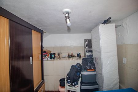 Casa à venda com 180m², 3 quartos e sem vaga Casa à venda com 180m², 3 quartos e sem vagaQuarto