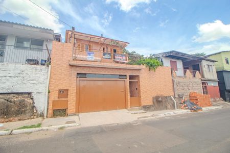 Casa à venda com 180m², 3 quartos e sem vaga Casa à venda com 180m², 3 quartos e sem vagaFachada