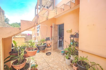 Casa à venda com 180m², 3 quartos e sem vaga Casa à venda com 180m², 3 quartos e sem vagaQuintal