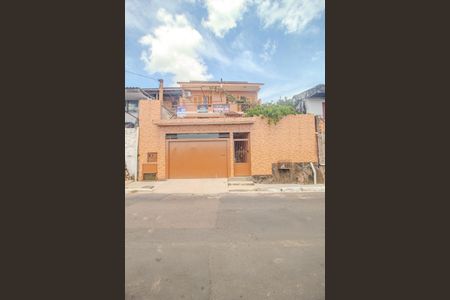 Casa à venda com 180m², 3 quartos e sem vaga Casa à venda com 180m², 3 quartos e sem vagaFachada