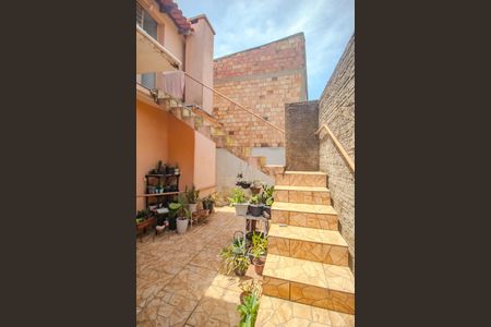 Casa à venda com 180m², 3 quartos e sem vaga Casa à venda com 180m², 3 quartos e sem vagaQuintal