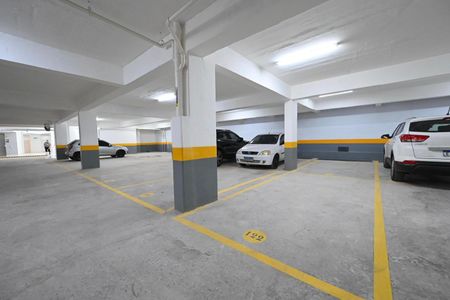 Apartamento à venda com 169m², 3 quartos e 3 vagas Apartamento à venda com 169m², 3 quartos e 3 vagasVagas 121 e 122