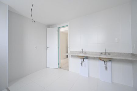 Apartamento à venda com 169m², 3 quartos e 3 vagas Apartamento à venda com 169m², 3 quartos e 3 vagasBanheiro da Suíte 1