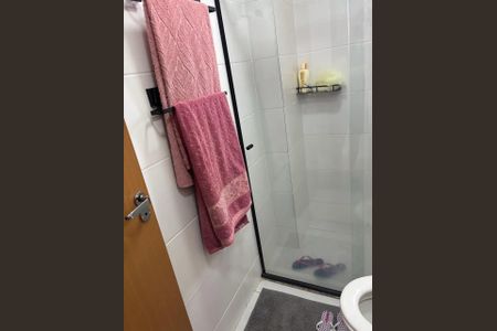 Banheiro de apartamento à venda com 2 quartos, 57m² em Cabral, Contagem