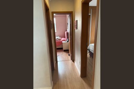 Corredor de apartamento à venda com 2 quartos, 57m² em Cabral, Contagem