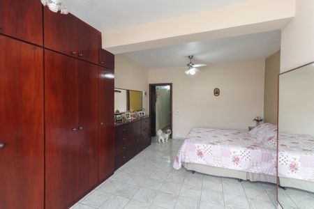 Casa à venda com 200m², 3 quartos e 1 vaga Casa à venda com 200m², 3 quartos e 1 vagaSuíte