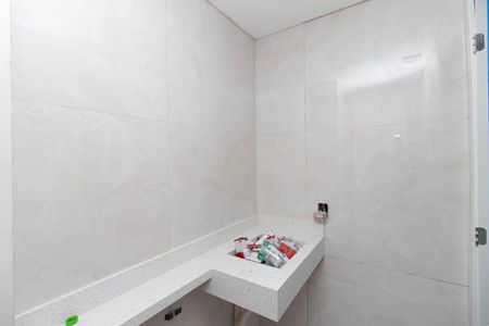 Apartamento à venda com 42m², 2 quartos e sem vaga Apartamento à venda com 42m², 2 quartos e sem vagaBanheiro