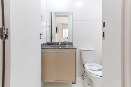 Banheiro de apartamento para alugar com 1 quarto, 24m² em Butantã, São Paulo