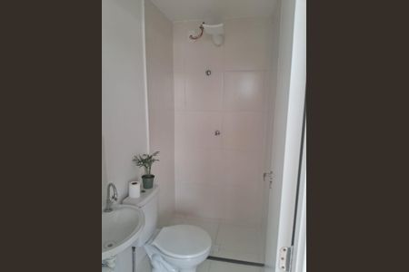 Banheiro de kitnet/studio para alugar com 1 quarto, 17m² em Vila Nilo, São Paulo