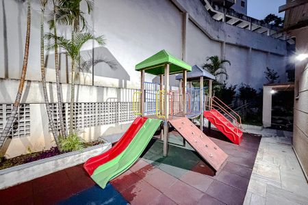Apartamento à venda com 133m², 3 quartos e 3 vagasÁrea comum - Playground