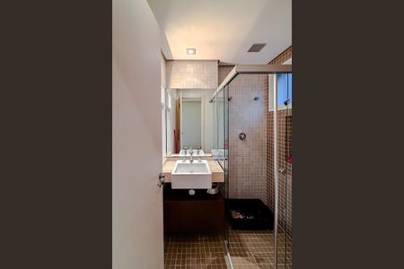 Apartamento à venda com 133m², 3 quartos e 3 vagasBanheiro da Suíte 1