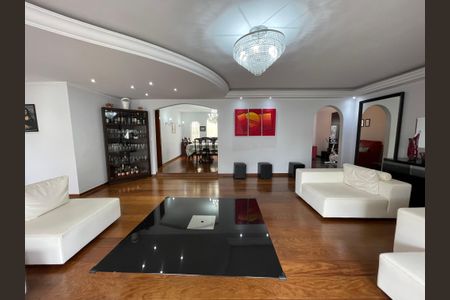 Casa à venda com 540m², 7 quartos e 6 vagasSala de estar