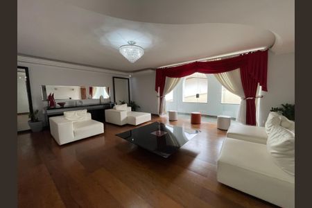 Casa à venda com 540m², 7 quartos e 6 vagasSala de estar