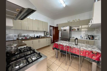 Casa à venda com 540m², 7 quartos e 6 vagasCozinha