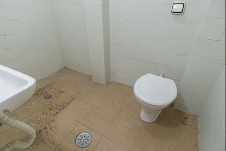 Banheiro de kitnet/studio para alugar com 1 quarto, 29m² em Vila Buarque, São Paulo