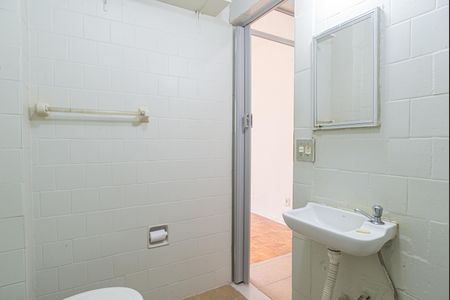 Banheiro de kitnet/studio para alugar com 1 quarto, 29m² em Vila Buarque, São Paulo