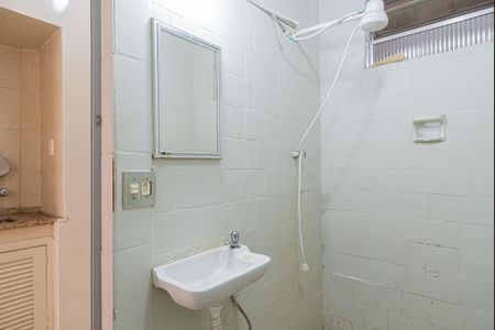 Banheiro de kitnet/studio para alugar com 1 quarto, 29m² em Vila Buarque, São Paulo