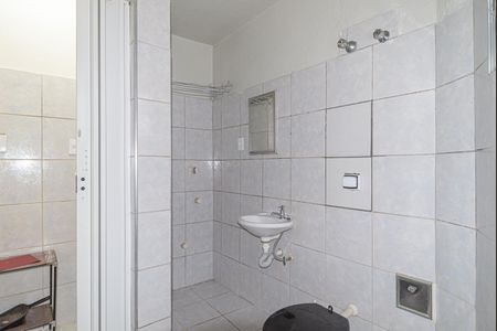 Banheiro de kitnet/studio para alugar com 1 quarto, 30m² em Santa Cecilia, São Paulo