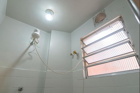 Banheiro de kitnet/studio para alugar com 1 quarto, 30m² em Santa Cecilia, São Paulo