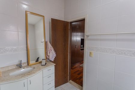 Casa à venda com 360m², 4 quartos e 9 vagas Casa à venda com 360m², 4 quartos e 9 vagasBanheiro da Suíte