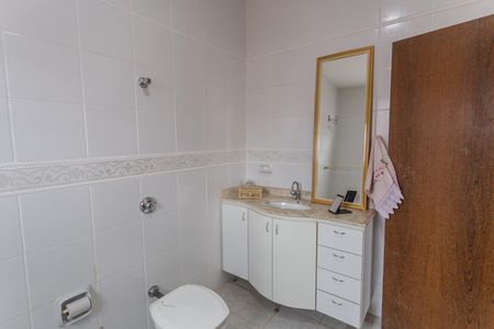 Casa à venda com 360m², 4 quartos e 9 vagas Casa à venda com 360m², 4 quartos e 9 vagasBanheiro da Suíte