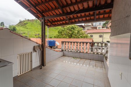 Casa à venda com 360m², 4 quartos e 9 vagas Casa à venda com 360m², 4 quartos e 9 vagasTerraço