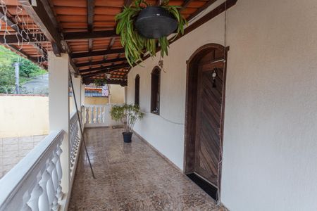 Casa à venda com 360m², 4 quartos e 9 vagas Casa à venda com 360m², 4 quartos e 9 vagasVaranda da Entrada