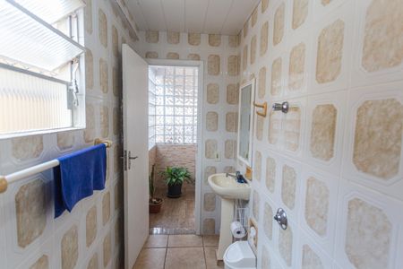 Casa à venda com 360m², 4 quartos e 9 vagas Casa à venda com 360m², 4 quartos e 9 vagasBanheiro Social da Área da Churrasqueira