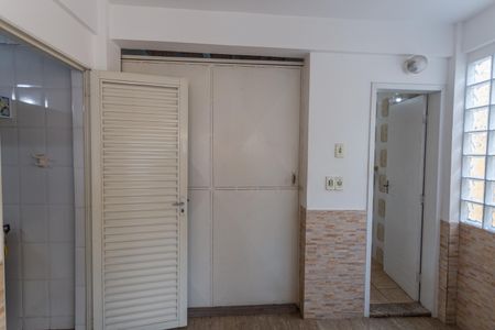 Casa à venda com 360m², 4 quartos e 9 vagas Casa à venda com 360m², 4 quartos e 9 vagasQuarto de Despejo na Garagem