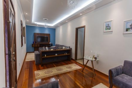 Casa à venda com 360m², 4 quartos e 9 vagas Casa à venda com 360m², 4 quartos e 9 vagasSala