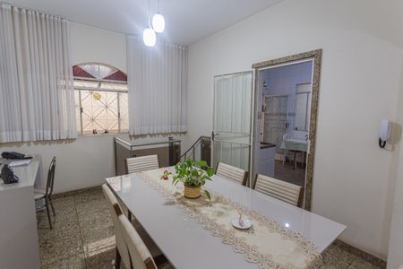 Casa à venda com 360m², 4 quartos e 9 vagas Casa à venda com 360m², 4 quartos e 9 vagasCopa