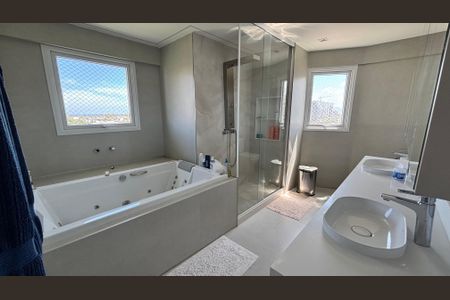 Apartamento à venda com 206m², 3 quartos e 2 vagasBanheiro da Suíte 1