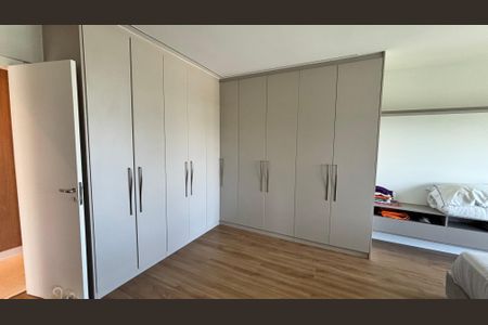 Apartamento à venda com 206m², 3 quartos e 2 vagasSuite 1