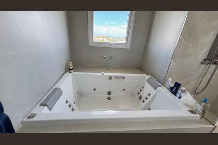 Apartamento à venda com 206m², 3 quartos e 2 vagasBanheiro da Suíte 1