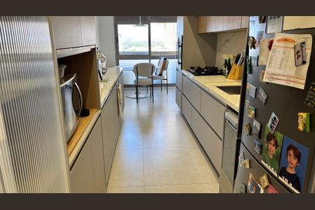 Apartamento à venda com 206m², 3 quartos e 2 vagasCozinha