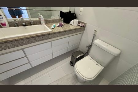 Apartamento à venda com 206m², 3 quartos e 2 vagasBanheiro da Suíte 3