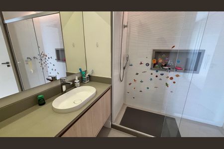 Apartamento à venda com 206m², 3 quartos e 2 vagasBanheiro da Suíte 2