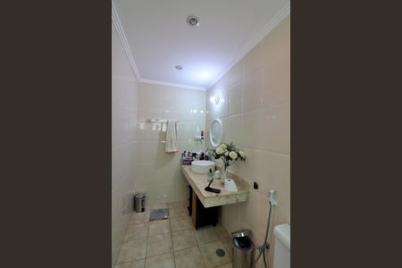 Casa à venda com 350m², 4 quartos e 8 vagasSuíte 2 Banheiro 