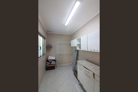 Casa à venda com 350m², 4 quartos e 8 vagasQuarto de Serviço