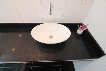 Casa à venda com 350m², 4 quartos e 8 vagasSuíte 1 Banheiro 