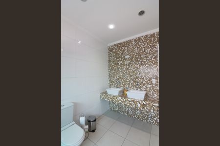 Casa à venda com 350m², 4 quartos e 8 vagasSuíte 2 Banheiro 