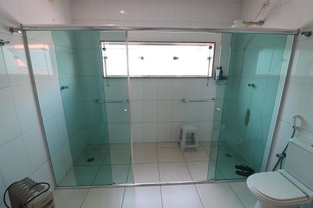 Casa à venda com 350m², 4 quartos e 8 vagasSuíte 2 Banheiro 