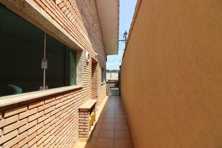 Casa à venda com 350m², 4 quartos e 8 vagasCorredor 