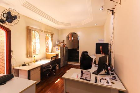 Sala de casa para alugar com 3 quartos, 250m² em Vila Bertioga, São Paulo