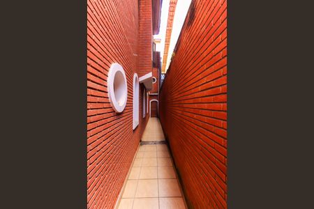 Casa para alugar com 250m², 3 quartos e 2 vagas Casa para alugar com 250m², 3 quartos e 2 vagasCorredor