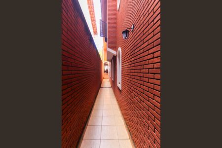 Casa para alugar com 250m², 3 quartos e 2 vagas Casa para alugar com 250m², 3 quartos e 2 vagasCorredor