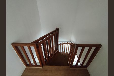 Casa para alugar com 180m², 3 quartos e 3 vagasEscada 